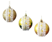 Încărcați imaginea în Galerie, Set Globuri de Craciun 3 buc Auriu-Galben cu Motive Taranesti Flori si Perle 8 cm Traditionale 80 mm Cadou Mos Craciun