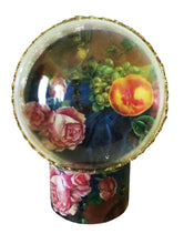 Încărcați imaginea în Galerie, Glob de Craciun Ornament pe Suport 14 cm Trandafiri si Fructe la Masa de Craciun