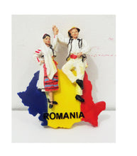 Încărcați imaginea în Galerie, Magnet Decorativ Frigider Pereche Tarani Harta Tricolor Romaniei Traditionali