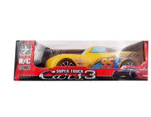 Încărcați imaginea în Galerie, Jucarie Masina in Cutie Cadou Baieti Cars 3 Fulger Lightning McQueen Galben 2.0 Rust.eze Copii