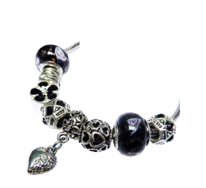 Bratara in Stil Pandora din Sticla de Murano Trandafirasi Margele Lampa Lampwork Negre si Charm Metal Inima Martie Martisor