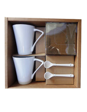 Încărcați imaginea în Galerie, Set Cani in Cutie Cadou Lingurita Suport Coasters El si Ea Piele Ecologica