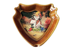 Încărcați imaginea în Galerie, Scrumiera Cadou Barbati din Ceramica Suvenir Stema Romaniei Dansatori Tarani