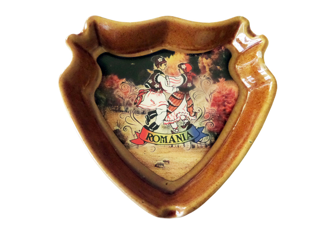 Scrumiera Cadou Barbati din Ceramica Suvenir Stema Romaniei Dansatori Tarani