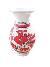 Încărcați imaginea în Galerie, Vaza cu Motive Traditionale din Ceramica de Corund Rosie Clopotei si Paun 16 cm