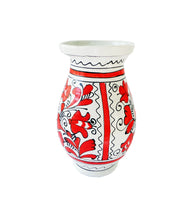 Încărcați imaginea în Galerie, Vaza cu Motive Traditionale Populare Taranesti Romanesti din Ceramica de Corund Rosie Clopotei si Margarete 16 cm