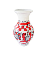 Încărcați imaginea în Galerie, Vaza cu Motive Traditionale Populare Romanesti din Ceramica de Corund Rosie Flori de Musetel si Lotus 16 cm