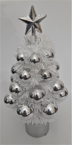 Brad Artificial de Craciun, in Ghiveci,  Decorat cu Globuri Argintiu 16.50 cm