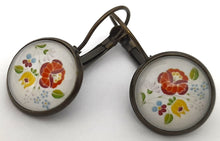 Încărcați imaginea în Galerie, Cercei Hand Made Flori Multicolore