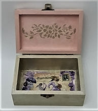 Încărcați imaginea în Galerie, Cutie Bijuterii din Lemn Dama Retro Roz