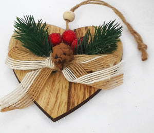 Decoratiune de Brad din Lemn pentru Craciun de Agatat Inima Rustica