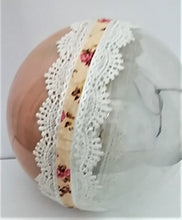 Încărcați imaginea în Galerie, Glob de Craciun 14 cm de Brad Fetita Zana Blonda si Fluturele