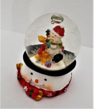 Încărcați imaginea în Galerie, Mini-Glob Craciun cu Lichid din Sticla cu Zapada Omul de Zapada cu Renul