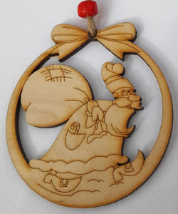 Decoratiune de Brad din Lemn Pirogravata de Craciun Mos Craciun cu Sacul de Cadouri
