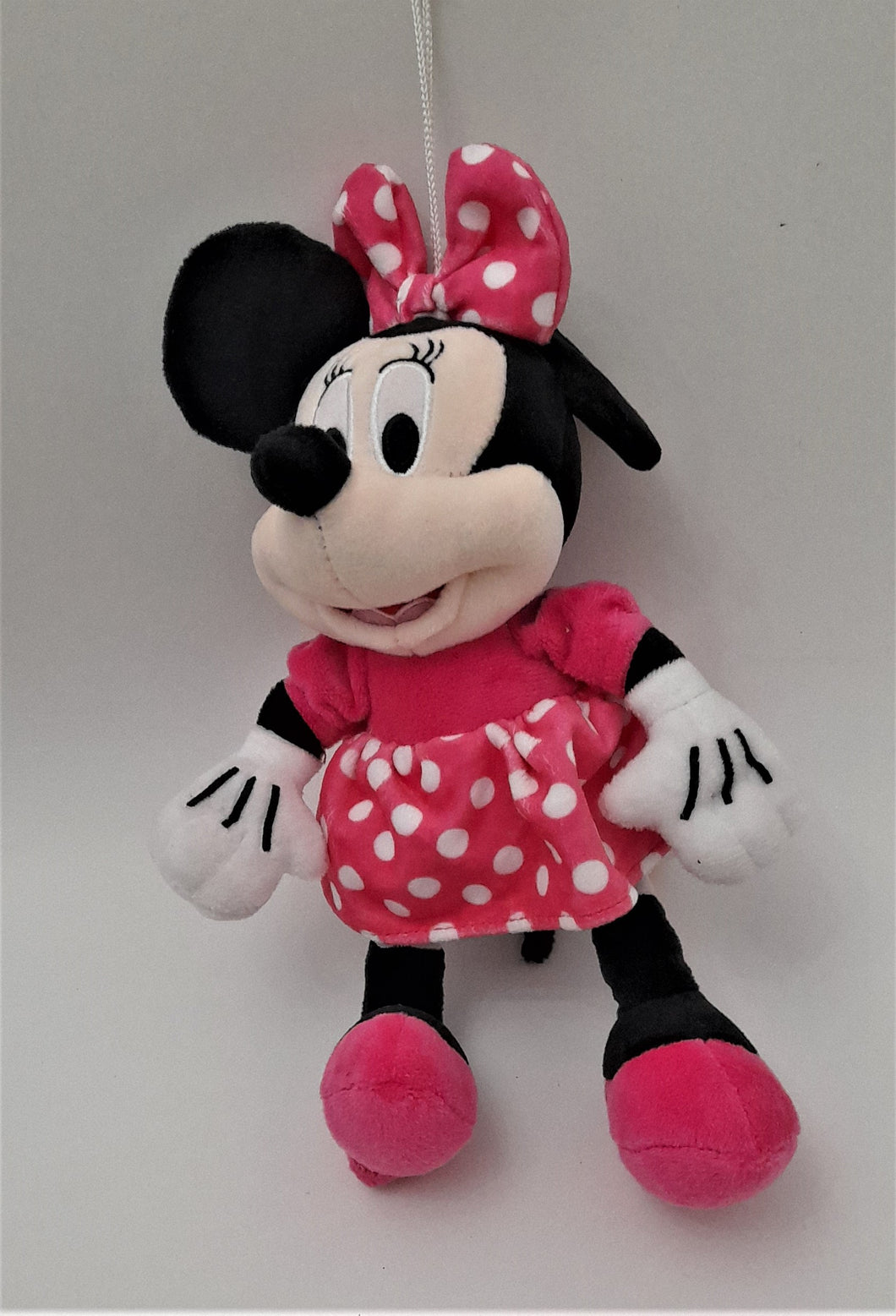 Jucarii Figurine Plusuri-  Minnie Mouse in Rochie Roz Fucsia cu Buline Albe