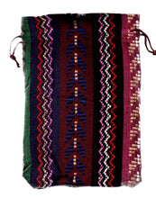 Încărcați imaginea în Galerie, Saculet din Textil Motive Traditionale Taranesti Visiniu-Mov-Verde 17 cm verticale