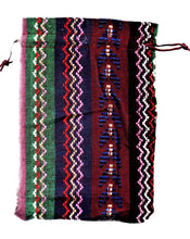 Încărcați imaginea în Galerie, Saculet din Textil Motive Traditionale Taranesti Visiniu-Mov-Verde 17 cm verticale