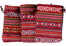 Încărcați imaginea în Galerie, Saculet din Textil Motive Traditionale Taranesti Populare Rosu, Alb, Bleu  14 cm orizontal