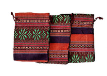 Încărcați imaginea în Galerie, Saculet din Textil Motive Traditionale Taranesti Populare Mov, Portocaliu Visiniu, Verde 14 cm orizontal