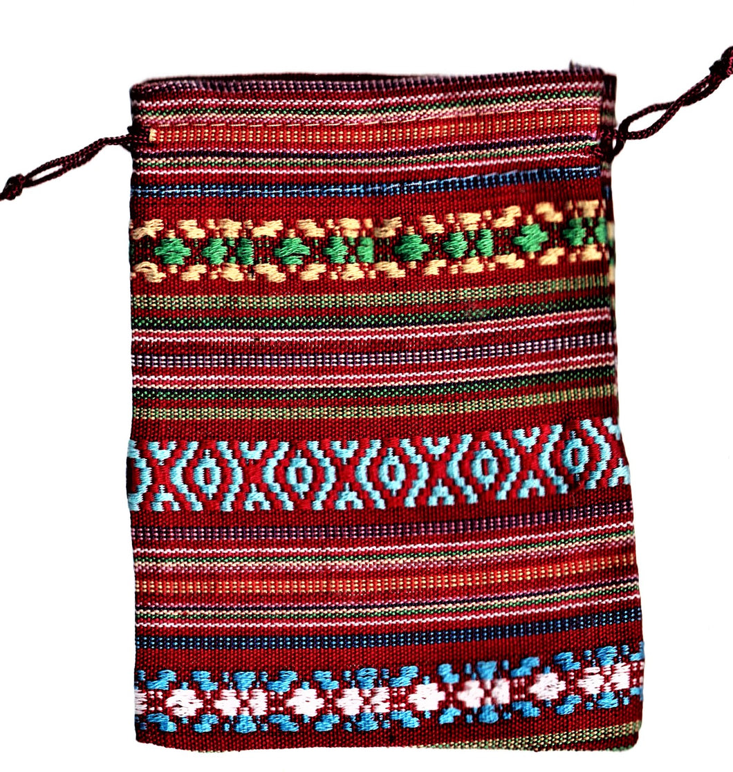 Saculet din Textil Motive Traditionale Taranesti Populare Broderie alb-albastru, bleu. galben-verde  pe visiniu17 cm orizontal