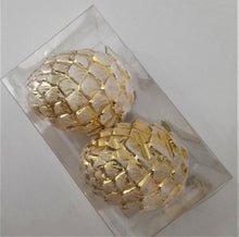 Încărcați imaginea în Galerie, Set Globuri de Craciun Aurii Model Con de Brad pentru Pom